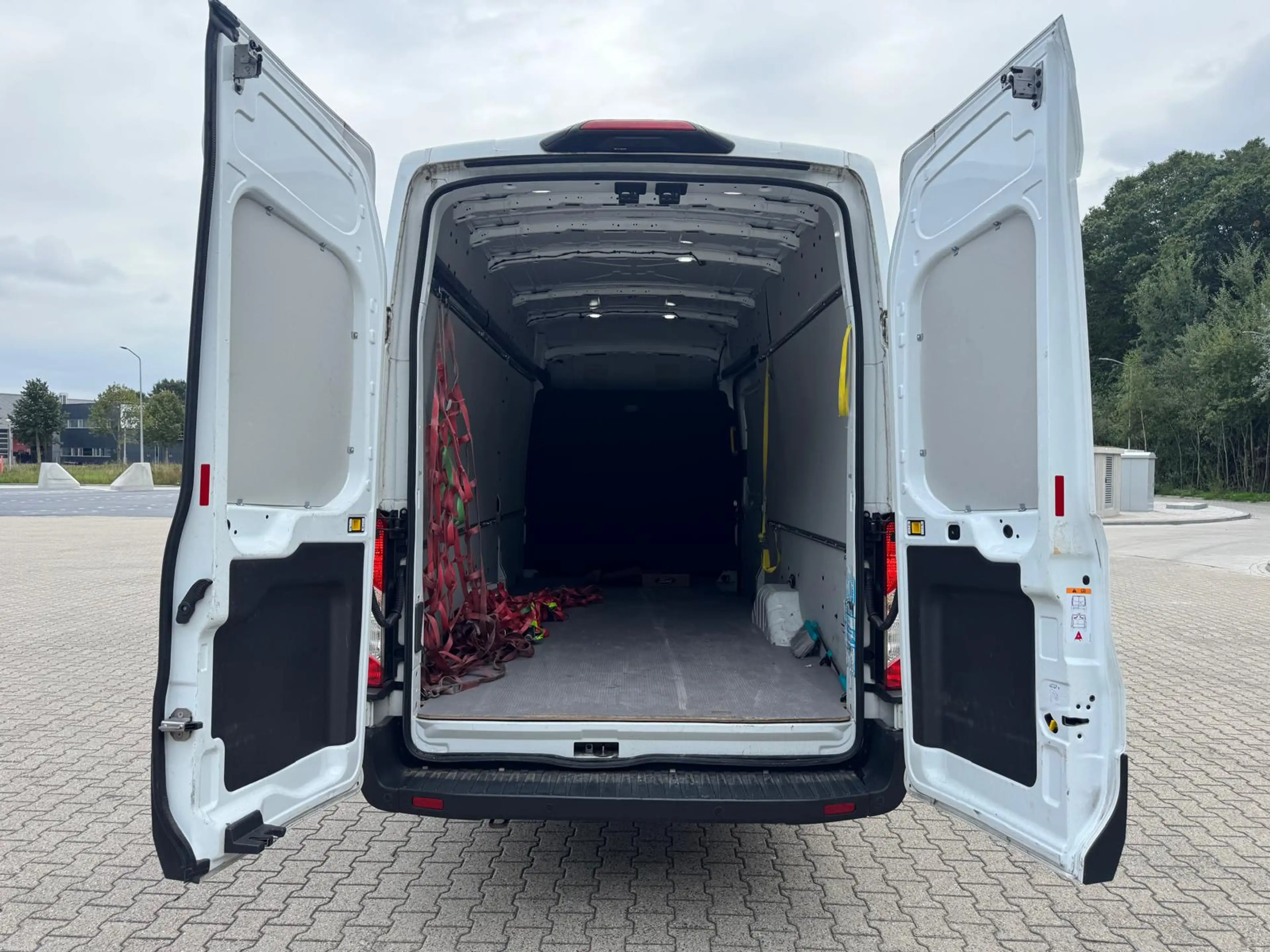 Ford E-Transit 350 L4H3 Trend 68 kWh 184PK | Camera | Carplay | — photo 7