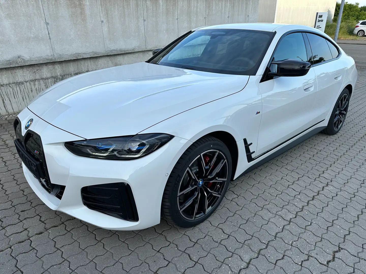 BMW i4 M50 bijela - 1