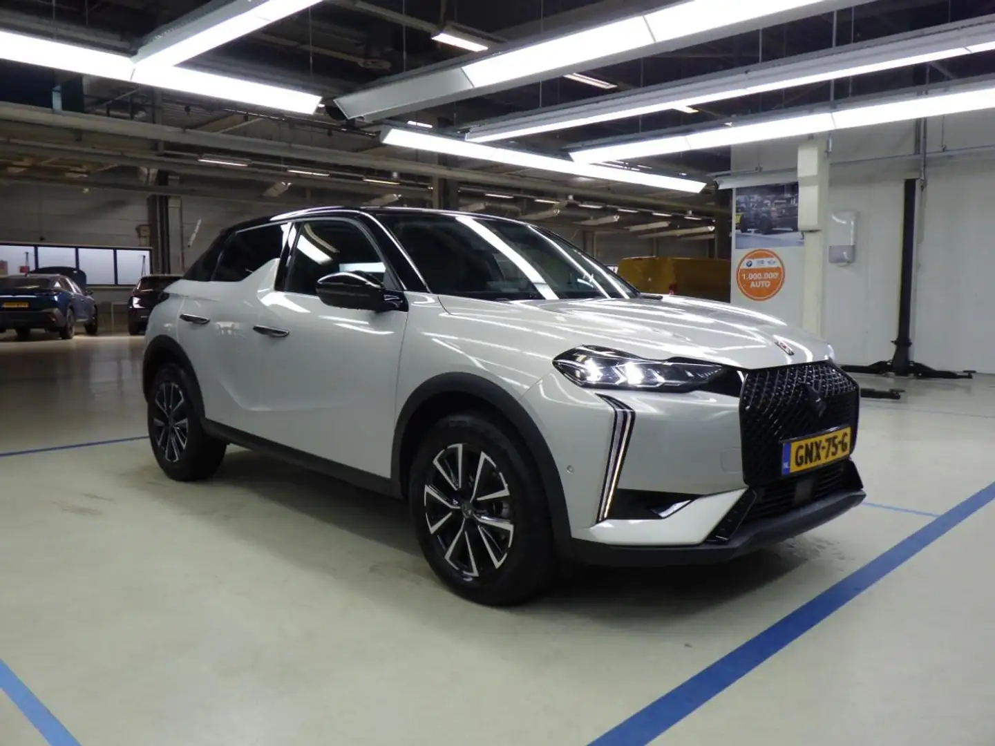 DS Automobiles DS 3 Hybrid 136pk Performance Line Gris - 2