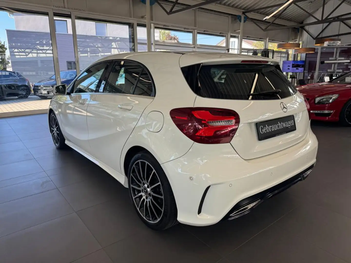 Mercedes-Benz A 180 PEAK AMGline 7GDCT LED ParkAssist SHZ Weiß - 2