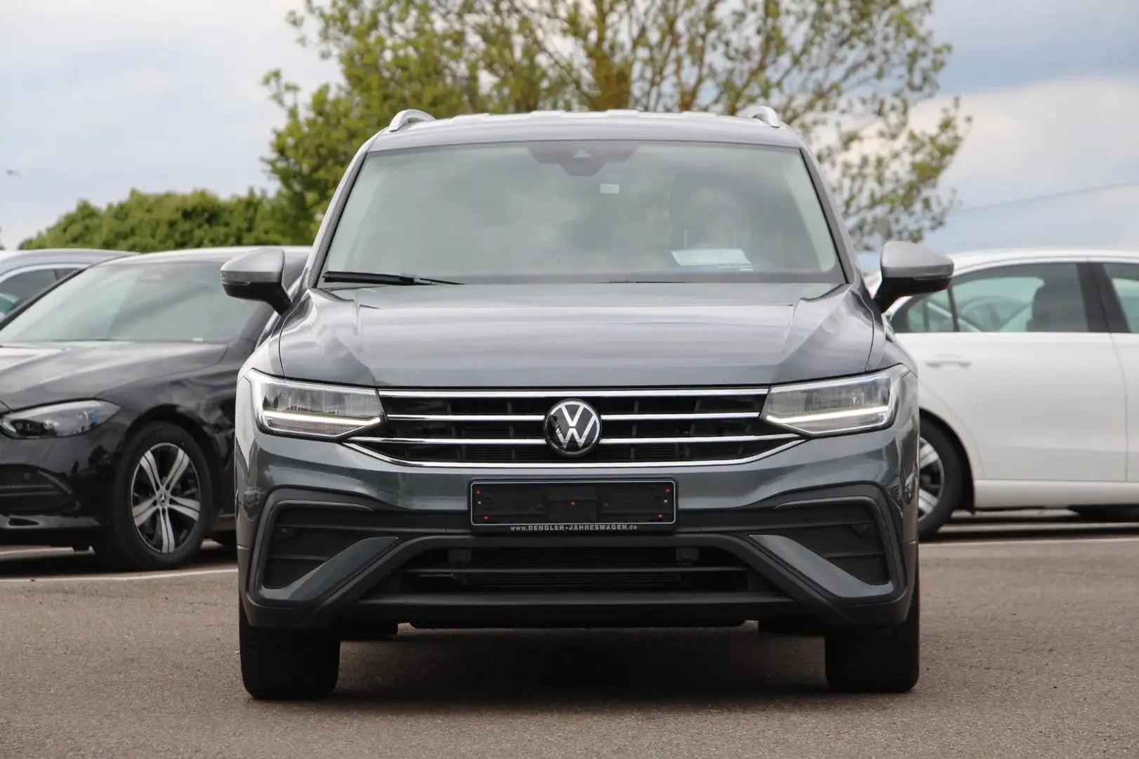 Volkswagen Tiguan Allspace Life 2.0 TDI ACC*7SITZER*AHK*RFK Grau - 2