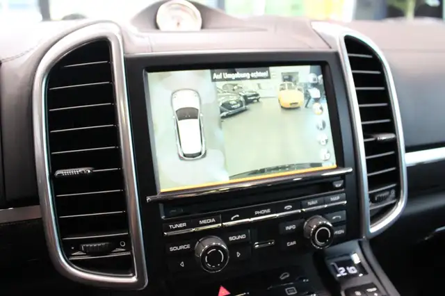 Porsche Cayenne view 24
