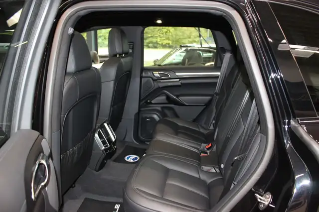 Porsche Cayenne view 18