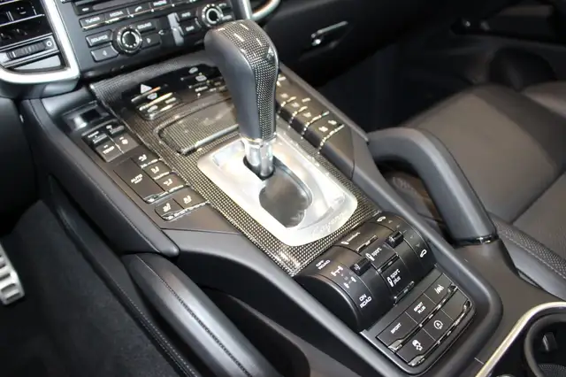 Porsche Cayenne view 23