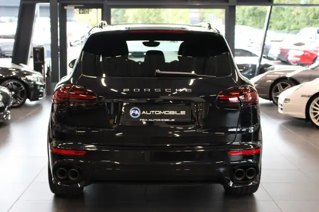 Porsche Cayenne view 6