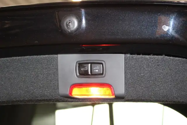Porsche Cayenne view 8