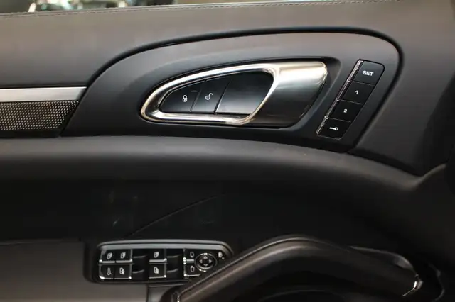 Porsche Cayenne view 22