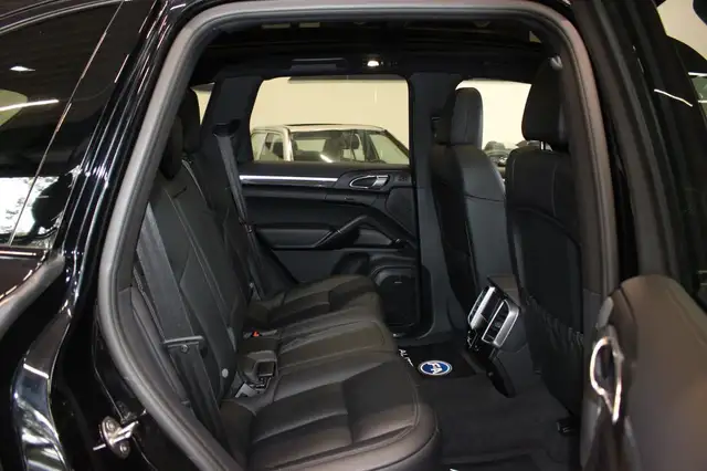 Porsche Cayenne view 12
