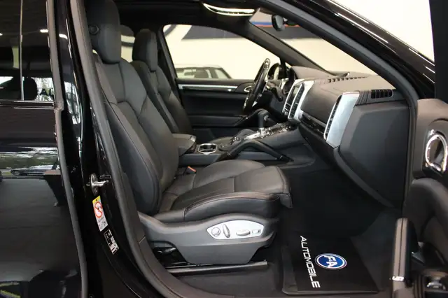 Porsche Cayenne view 10