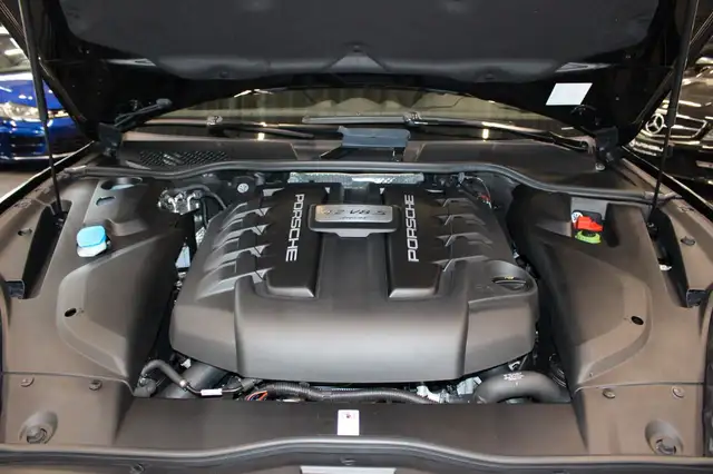 Porsche Cayenne view 26