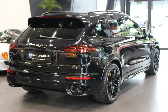 Porsche Cayenne view 4
