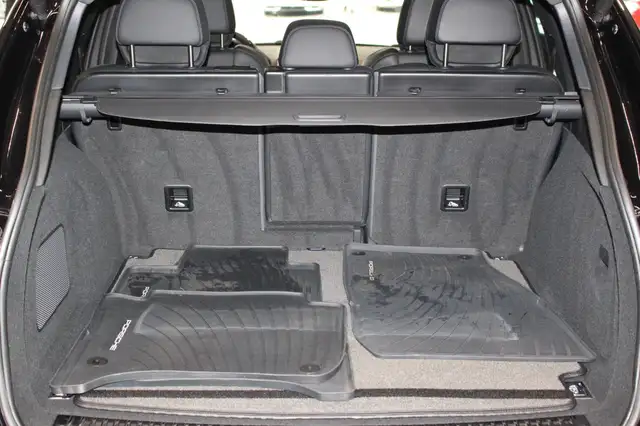 Porsche Cayenne view 7