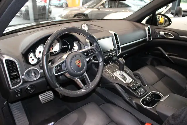Porsche Cayenne view 20