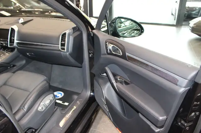 Porsche Cayenne view 11