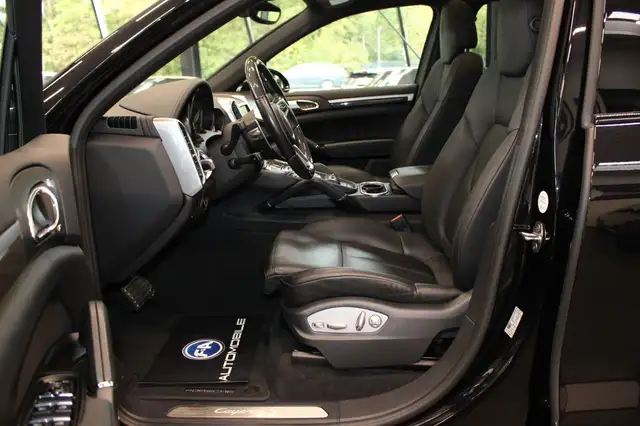 Porsche Cayenne view 19