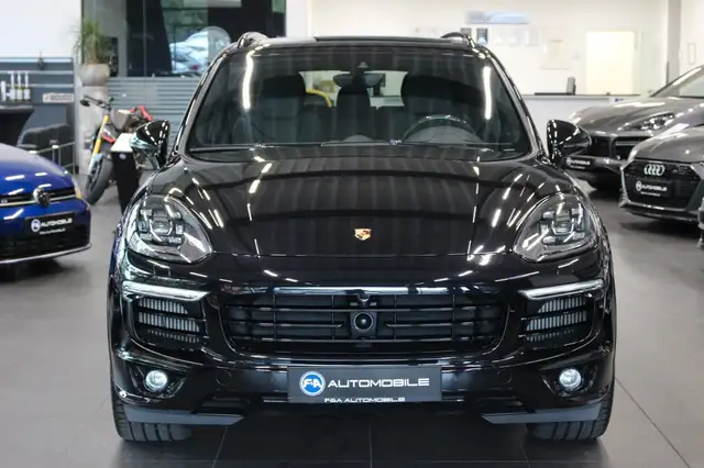 Porsche Cayenne view 3