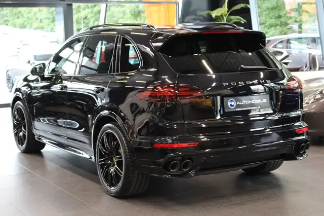 Porsche Cayenne view 5