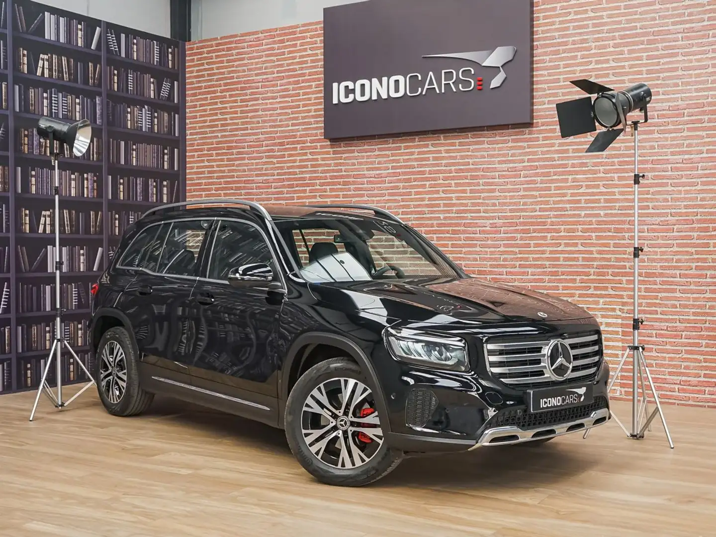 Mercedes-Benz GLB 200 Noir - 1