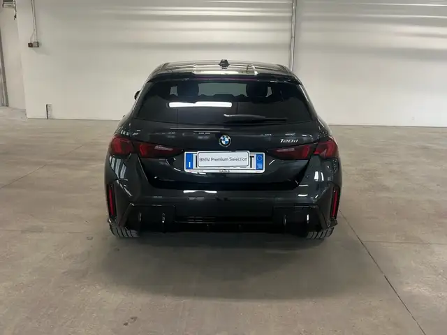 BMW 1 Series view 7