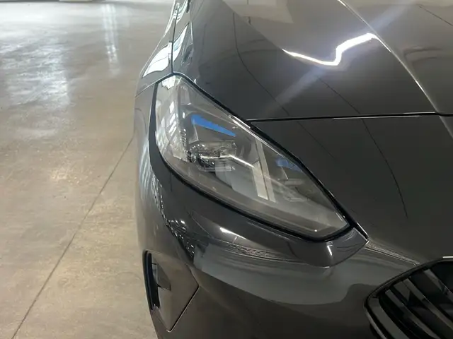 BMW 1 Series view 5