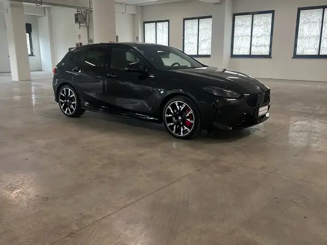 BMW 1 Series view 4