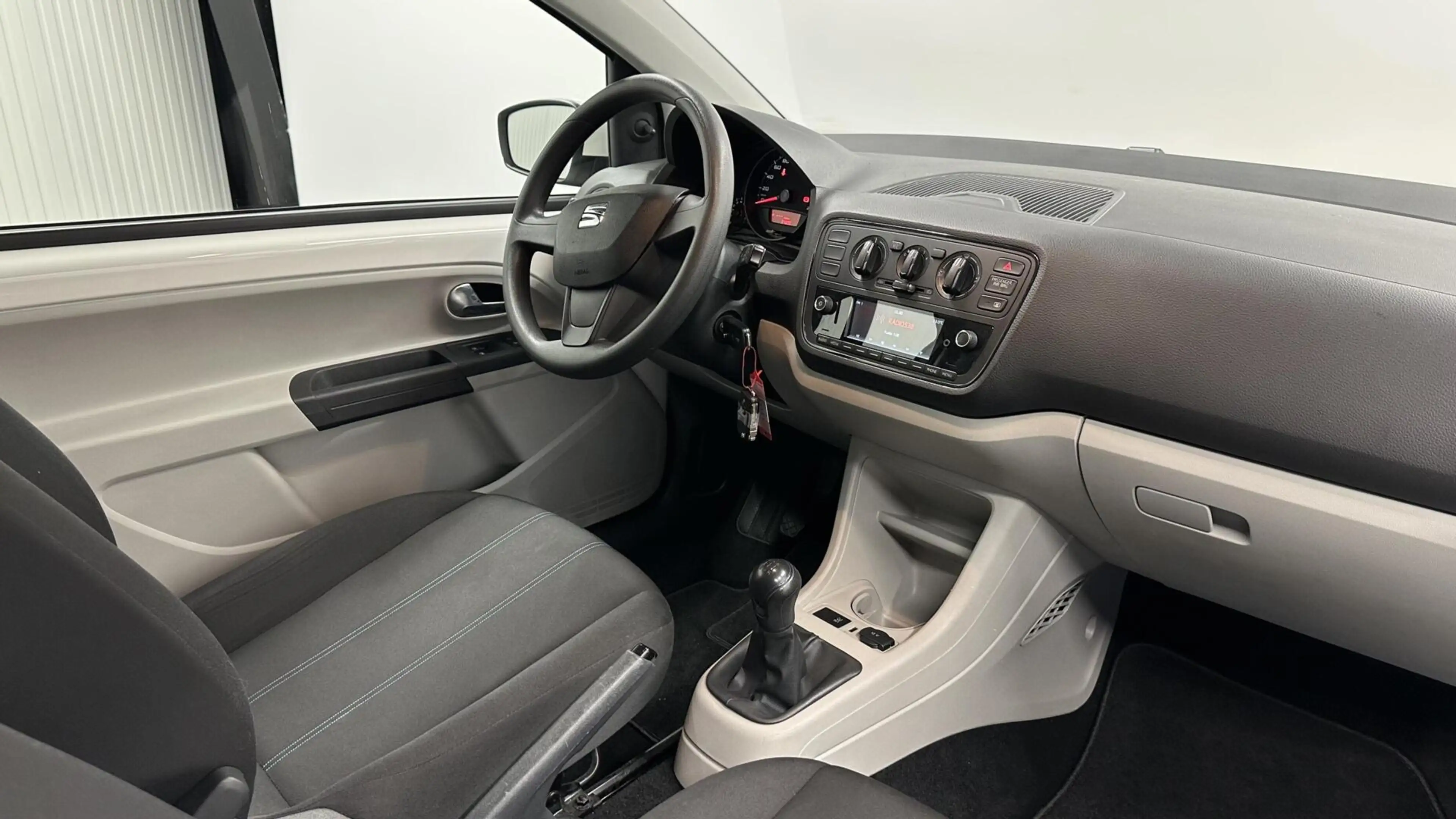 SEAT Mii 1.0 Mii by Cosmopolitan AIRCO 90000 KM. — photo 11