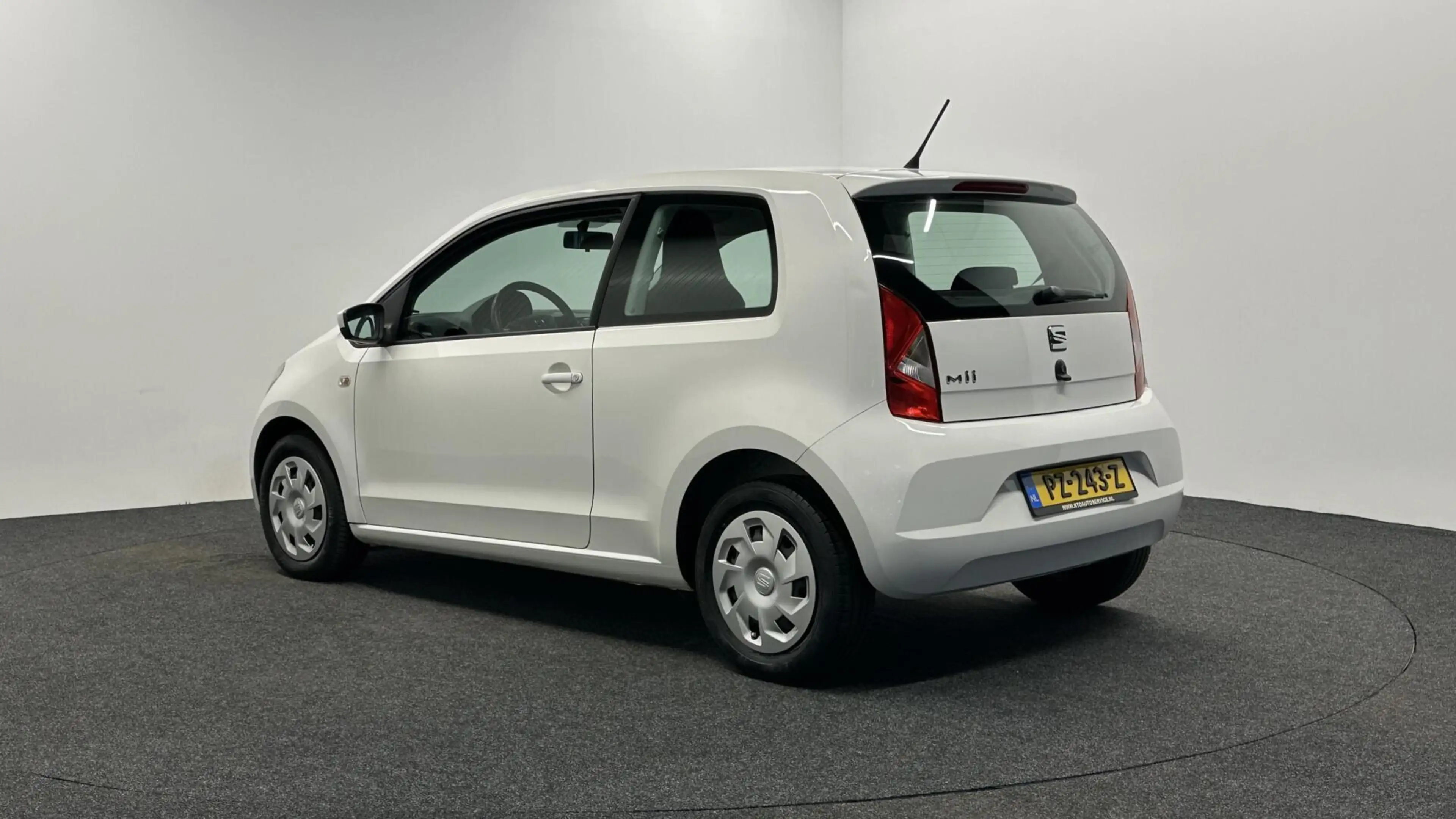 SEAT Mii 1.0 Mii by Cosmopolitan AIRCO 90000 KM. — photo 4
