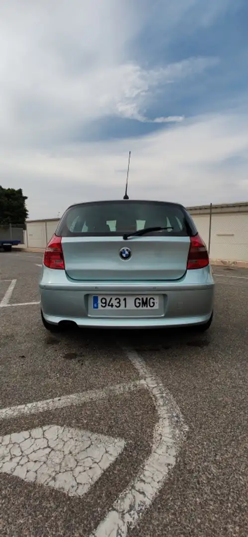 BMW 118 118iA Verde - 2