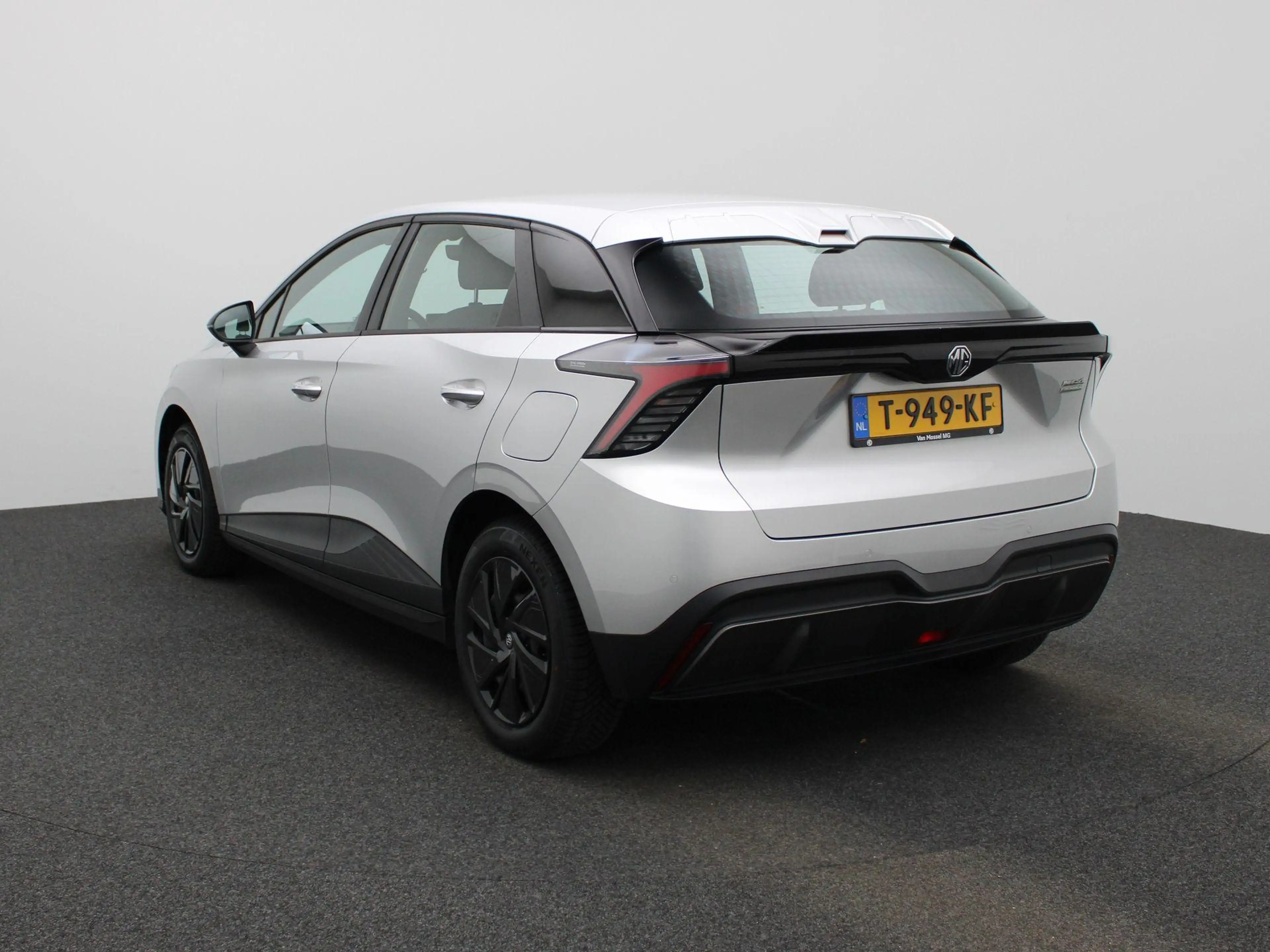 MG MG4 Electric Standard 51 kWh APPLE CARPLAY | ANDROID A — photo 2