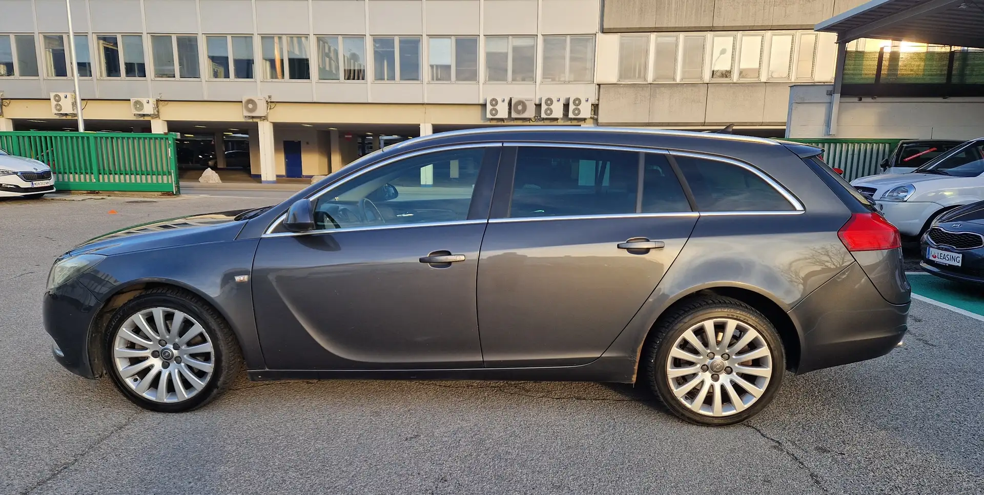 Opel Insignia Insignia ST 2,0 Turbo Sport Ecotec Sport Grau - 2