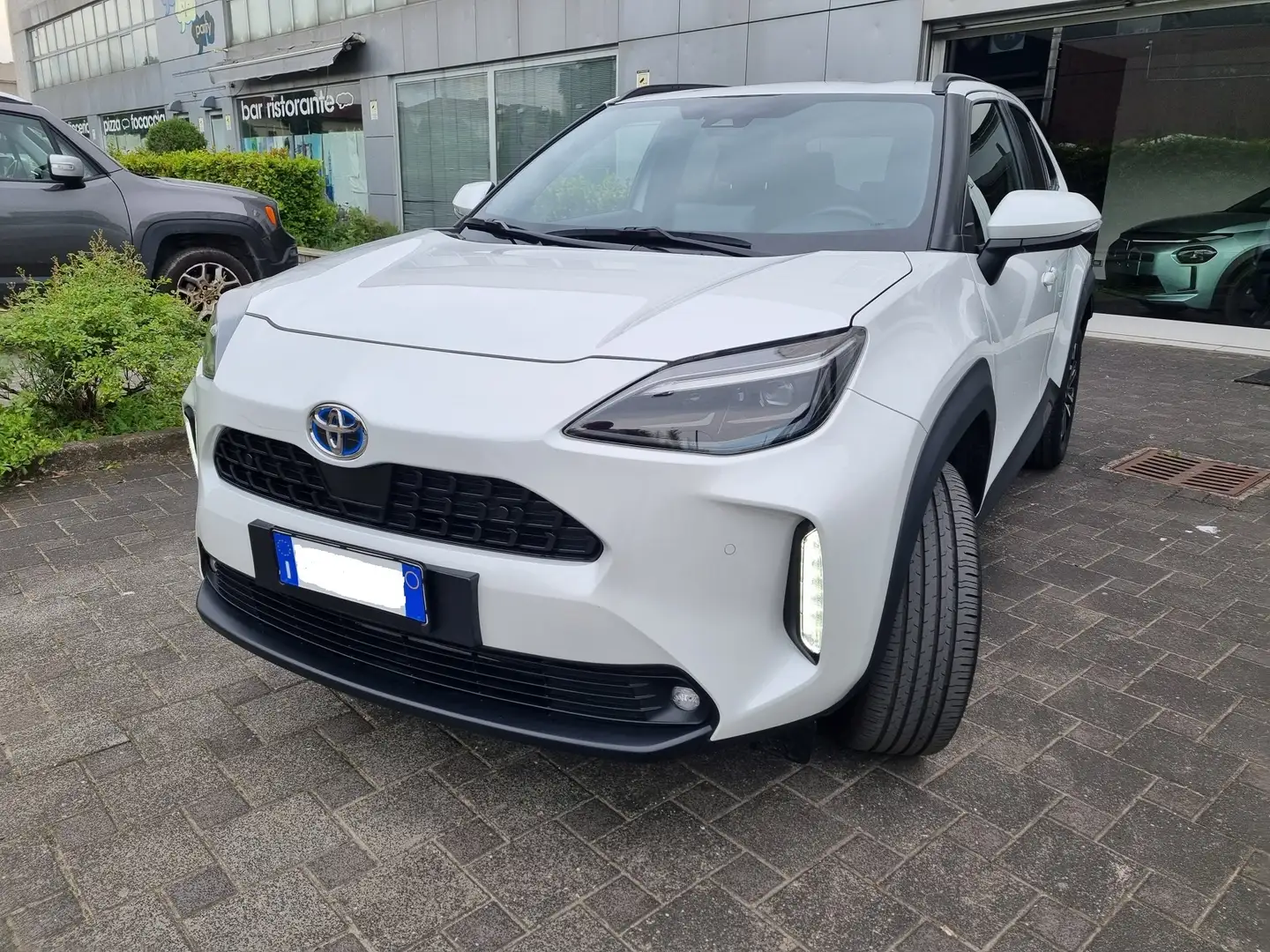 Toyota Yaris Cross 1.5 HYBRID TREND 115cv E-CVT Weiß - 2