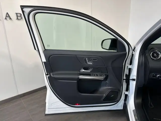 Mercedes-Benz Eqa view 8