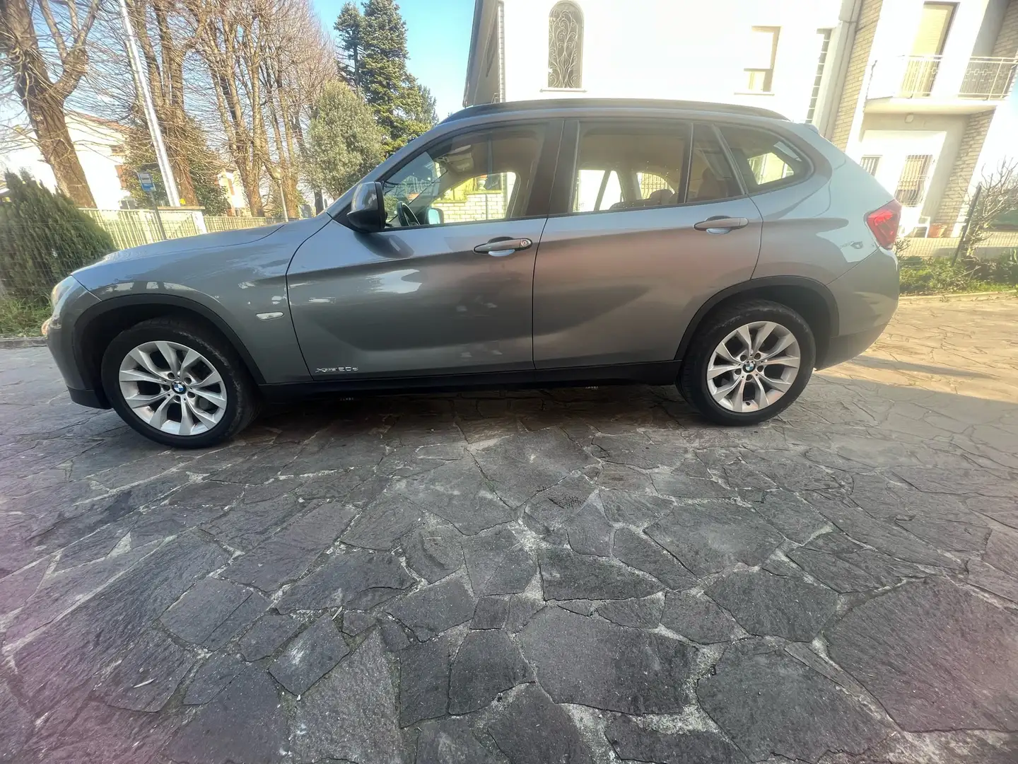 BMW X1 xdrive20d Gri - 1