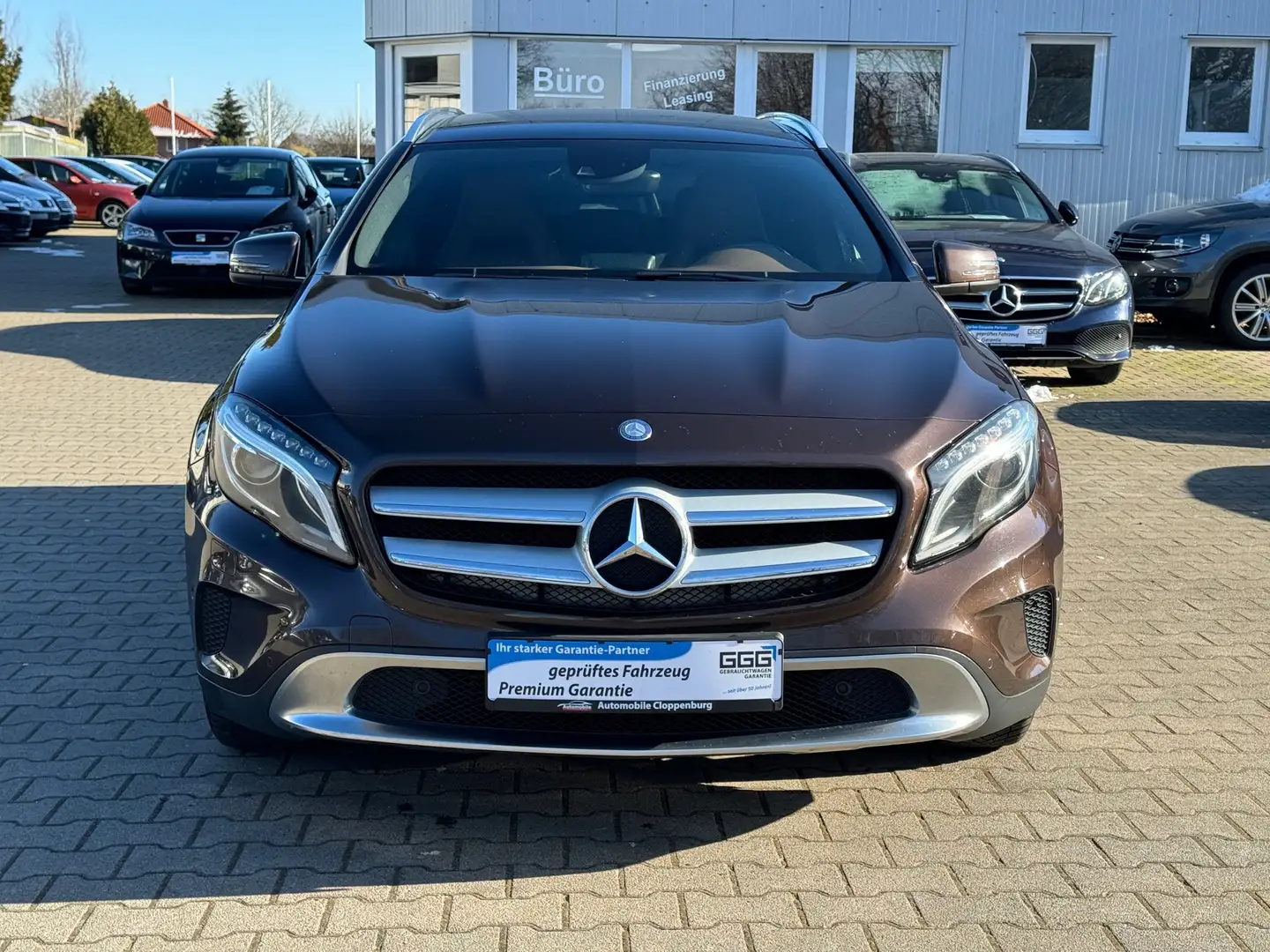 Mercedes-Benz GLA 200 d 4 MATIC "Urban" Panorama/AHK/Rückfahrkamera Brown - 2
