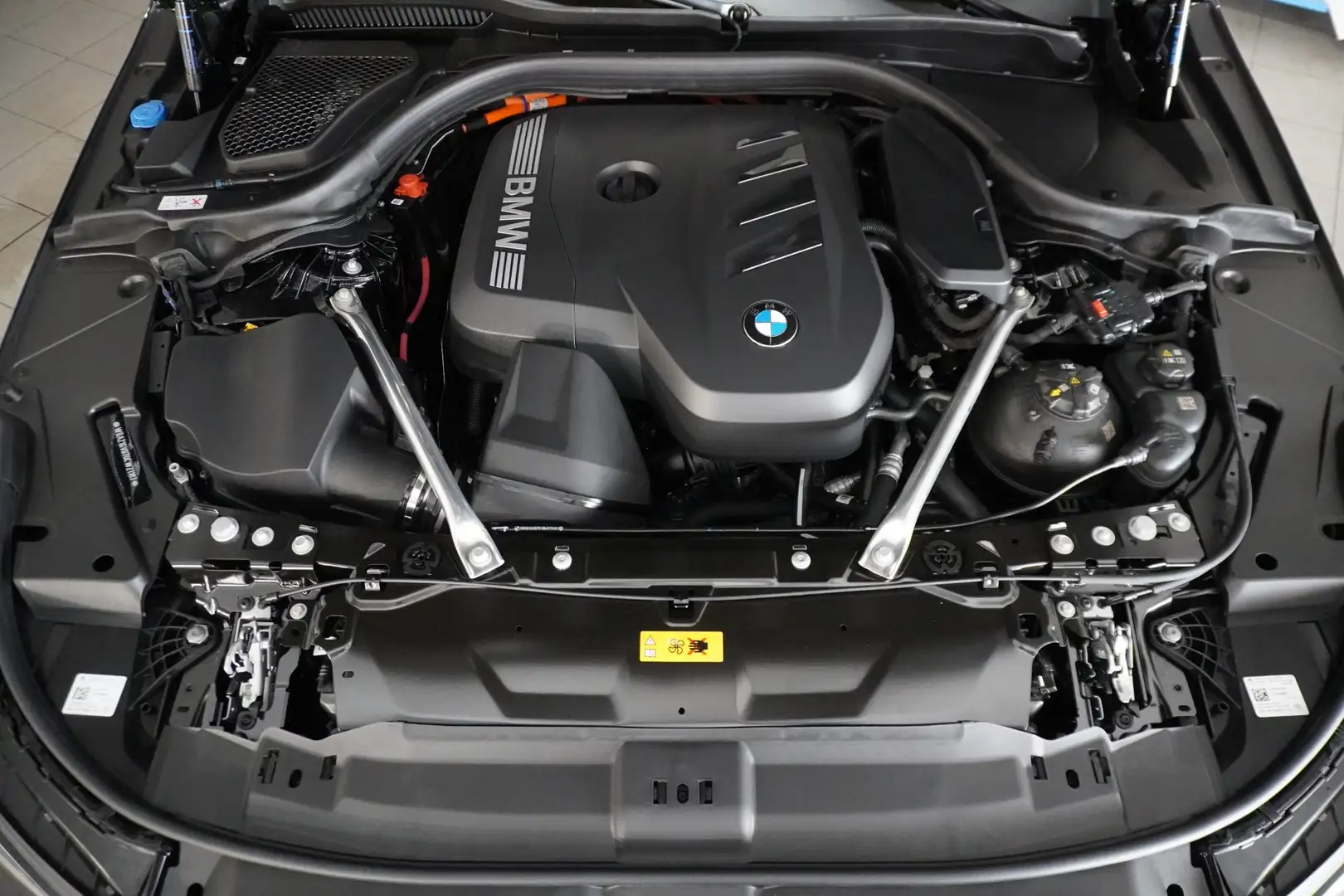 BMW 530 e Schwarz - 2