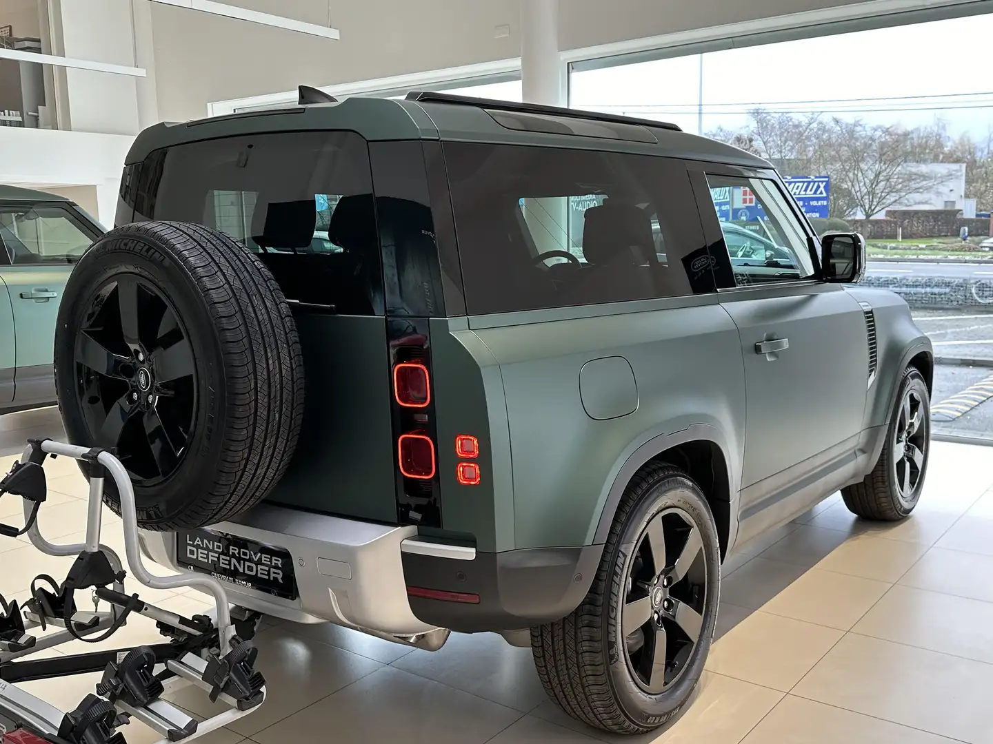 Land Rover Defender P400 Зелений - 2