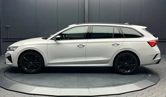 Skoda Octavia view 2