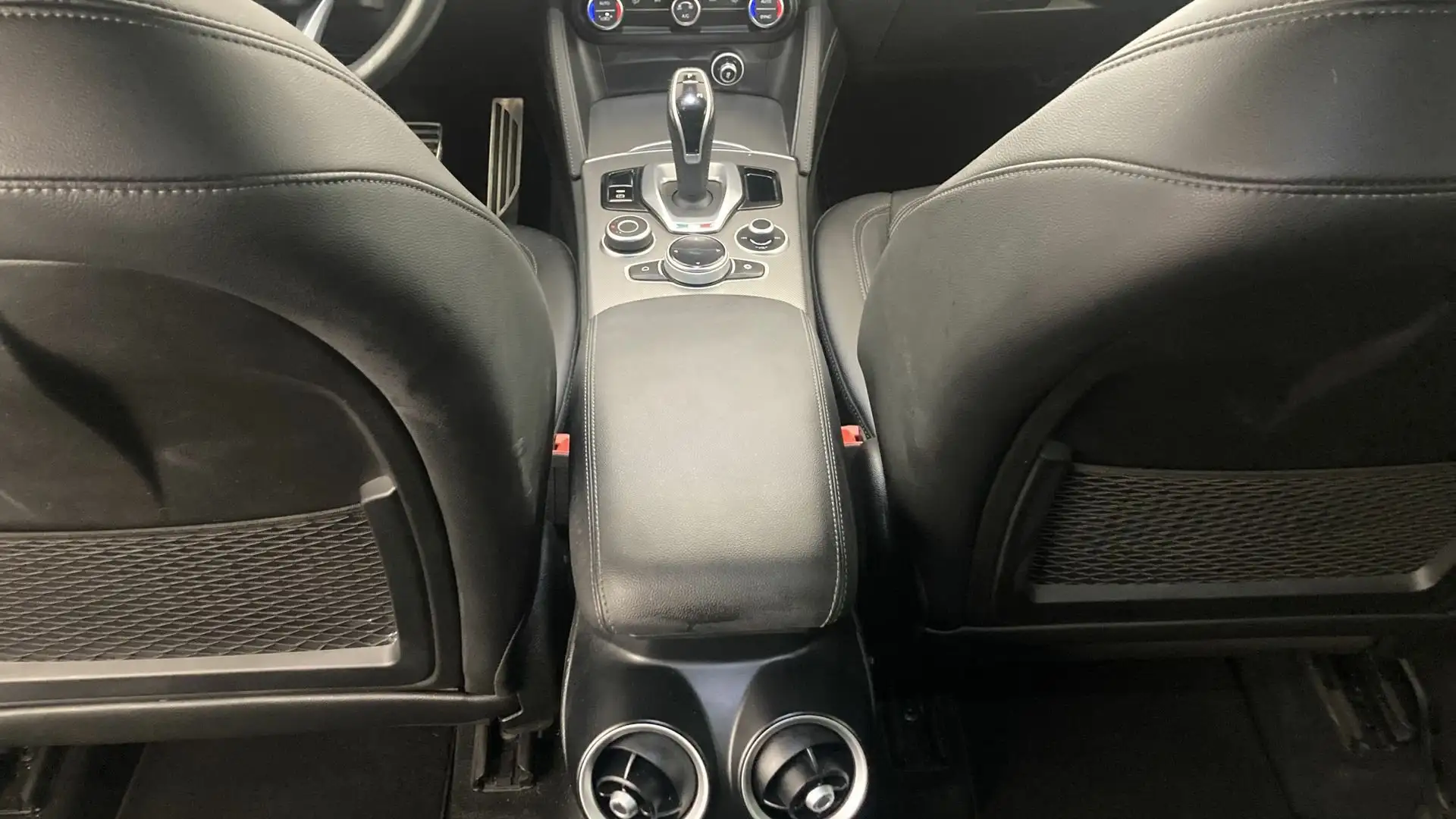 Alfa Romeo Stelvio 2.2 Sprint AWD 190 Aut. Rot - 2