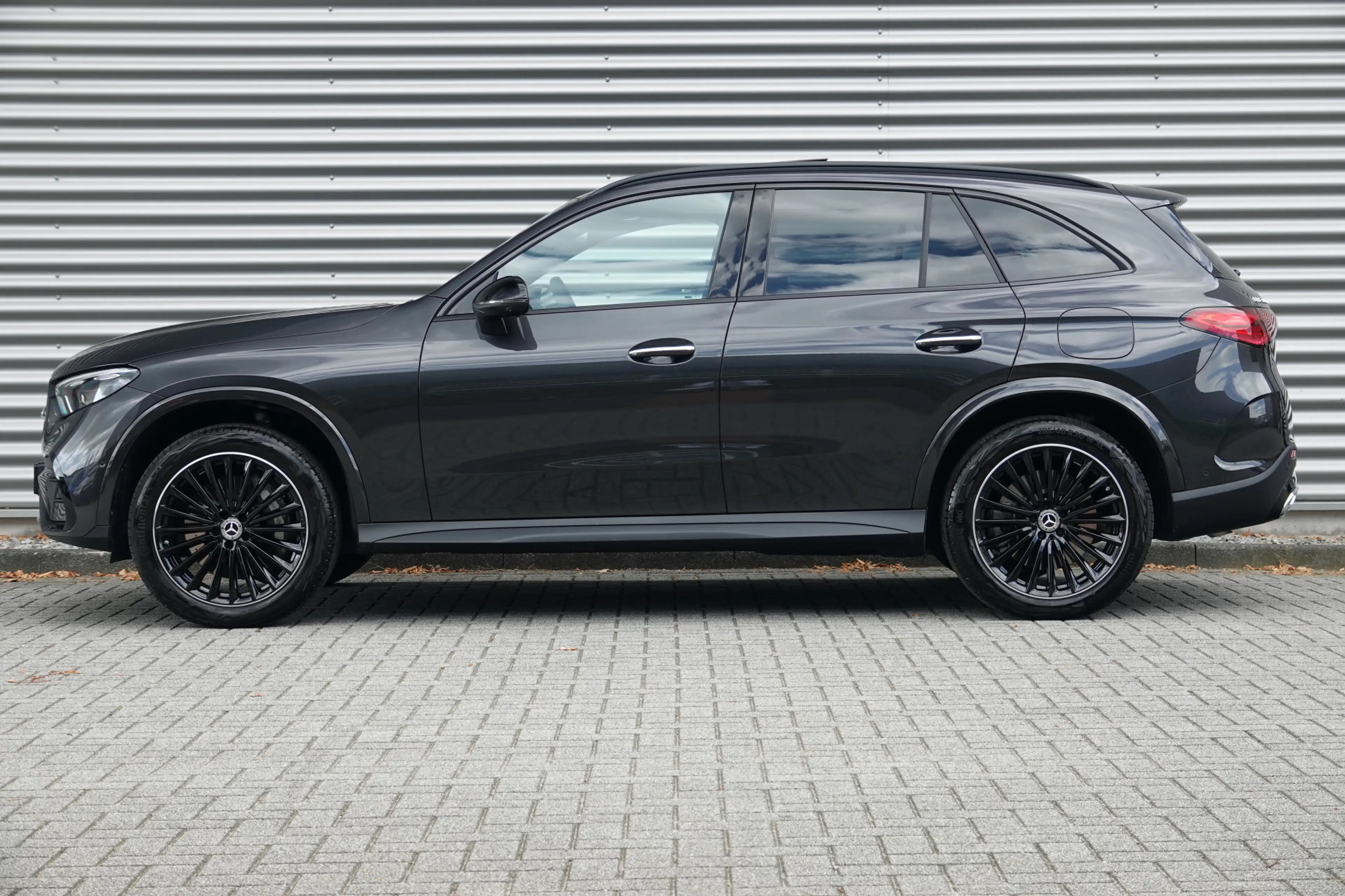 Mercedes-Benz GLC 300 300e 4MATIC AMG Line | Panodak | Night | Burmester — photo 8