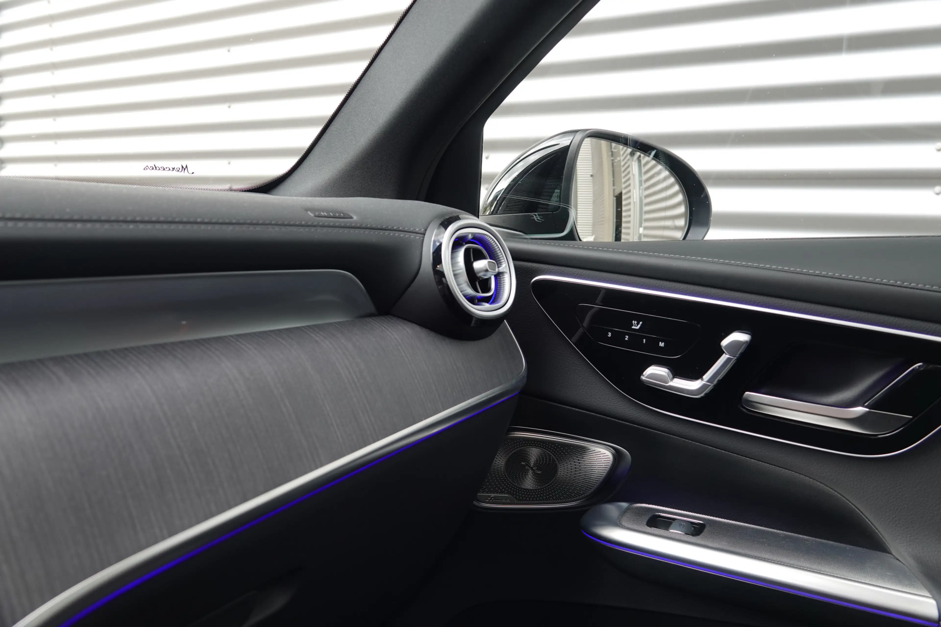 Mercedes-Benz GLC 300 300e 4MATIC AMG Line | Panodak | Night | Burmester — photo 20