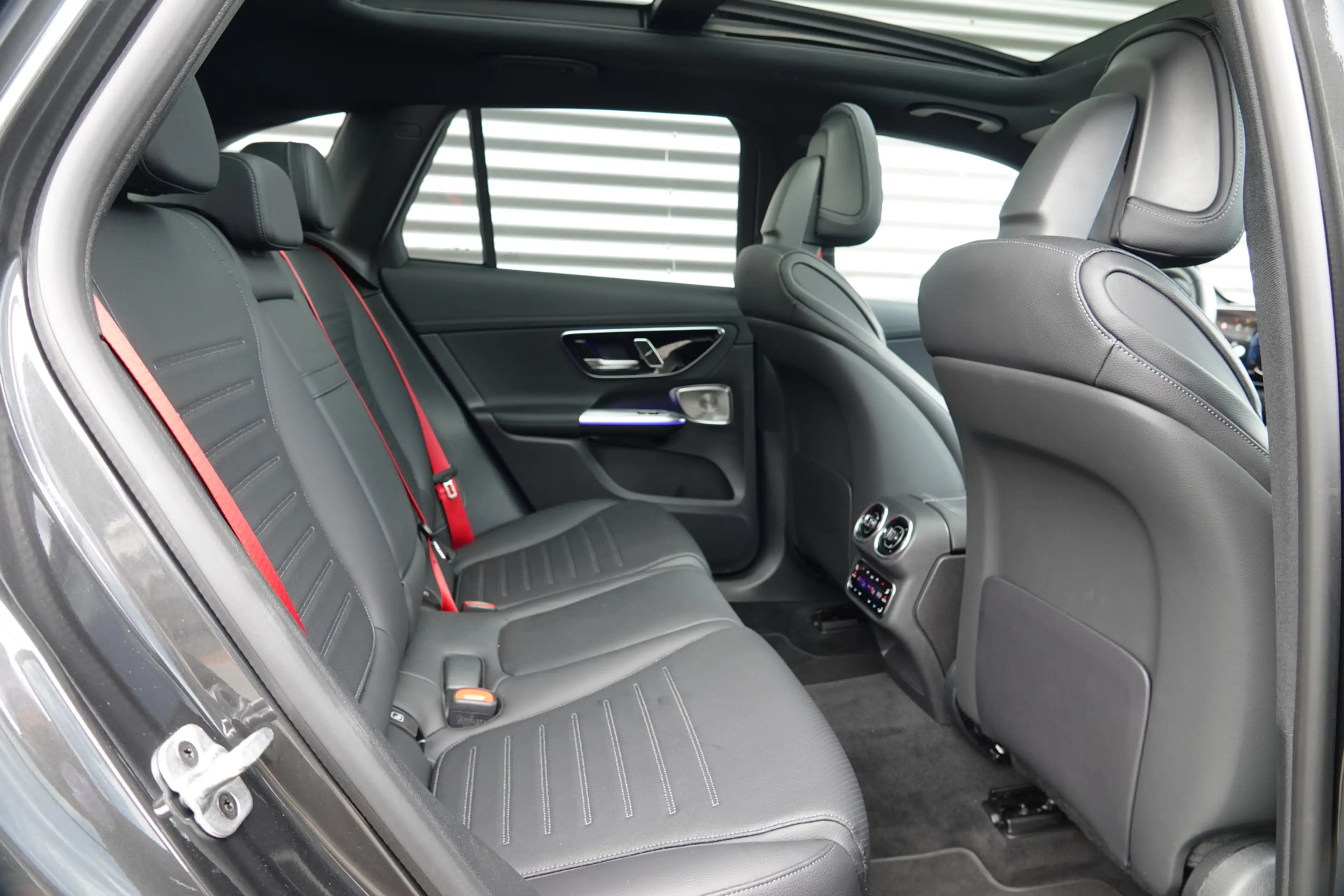 Mercedes-Benz GLC 300 300e 4MATIC AMG Line | Panodak | Night | Burmester — photo 25
