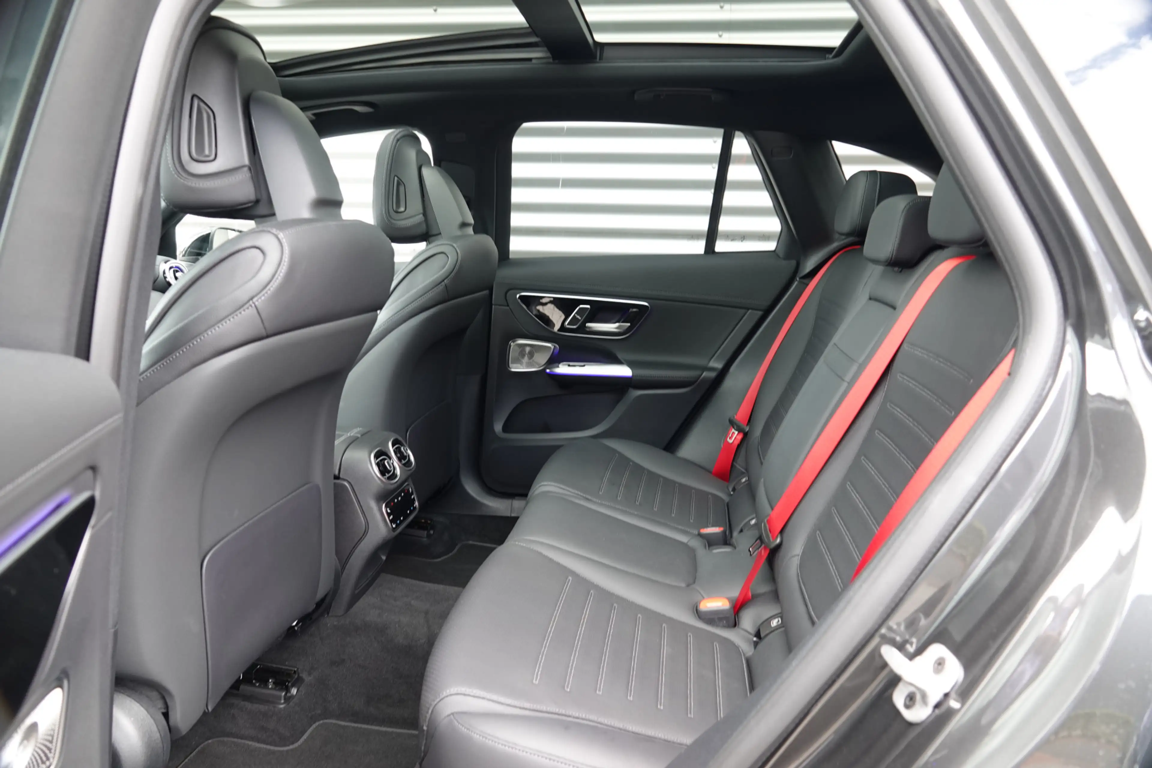 Mercedes-Benz GLC 300 300e 4MATIC AMG Line | Panodak | Night | Burmester — photo 12
