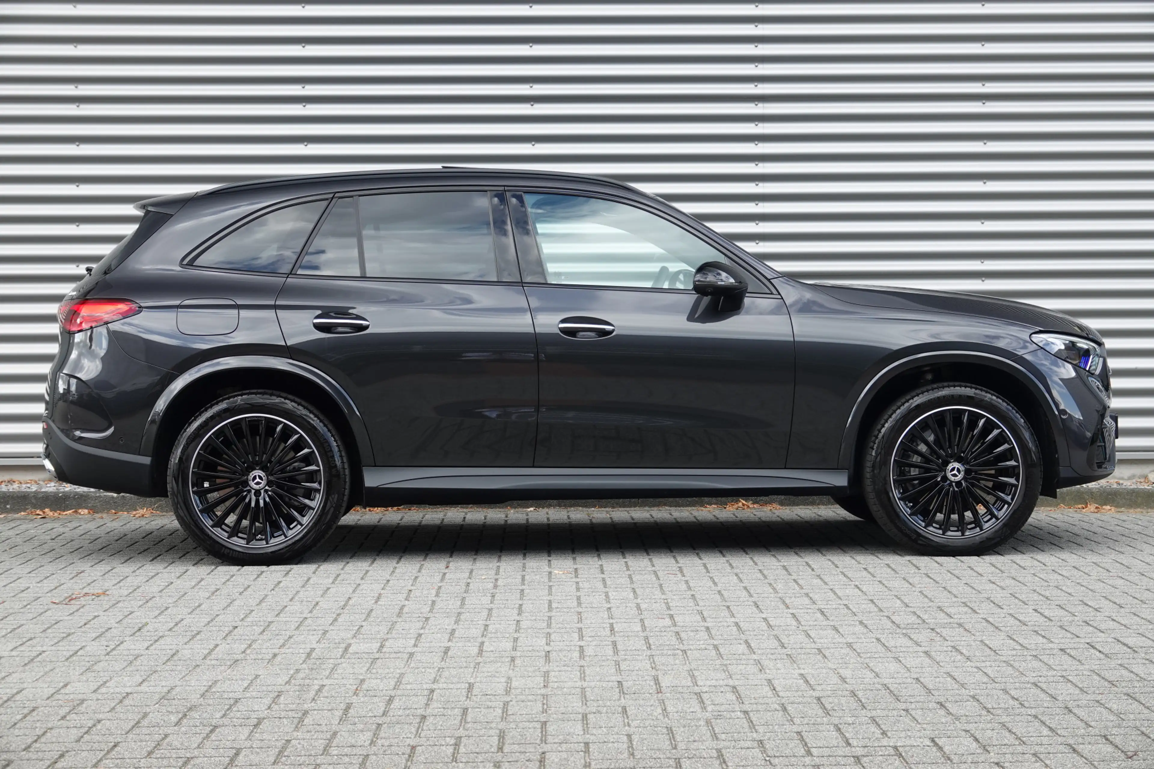 Mercedes-Benz GLC 300 300e 4MATIC AMG Line | Panodak | Night | Burmester — photo 23