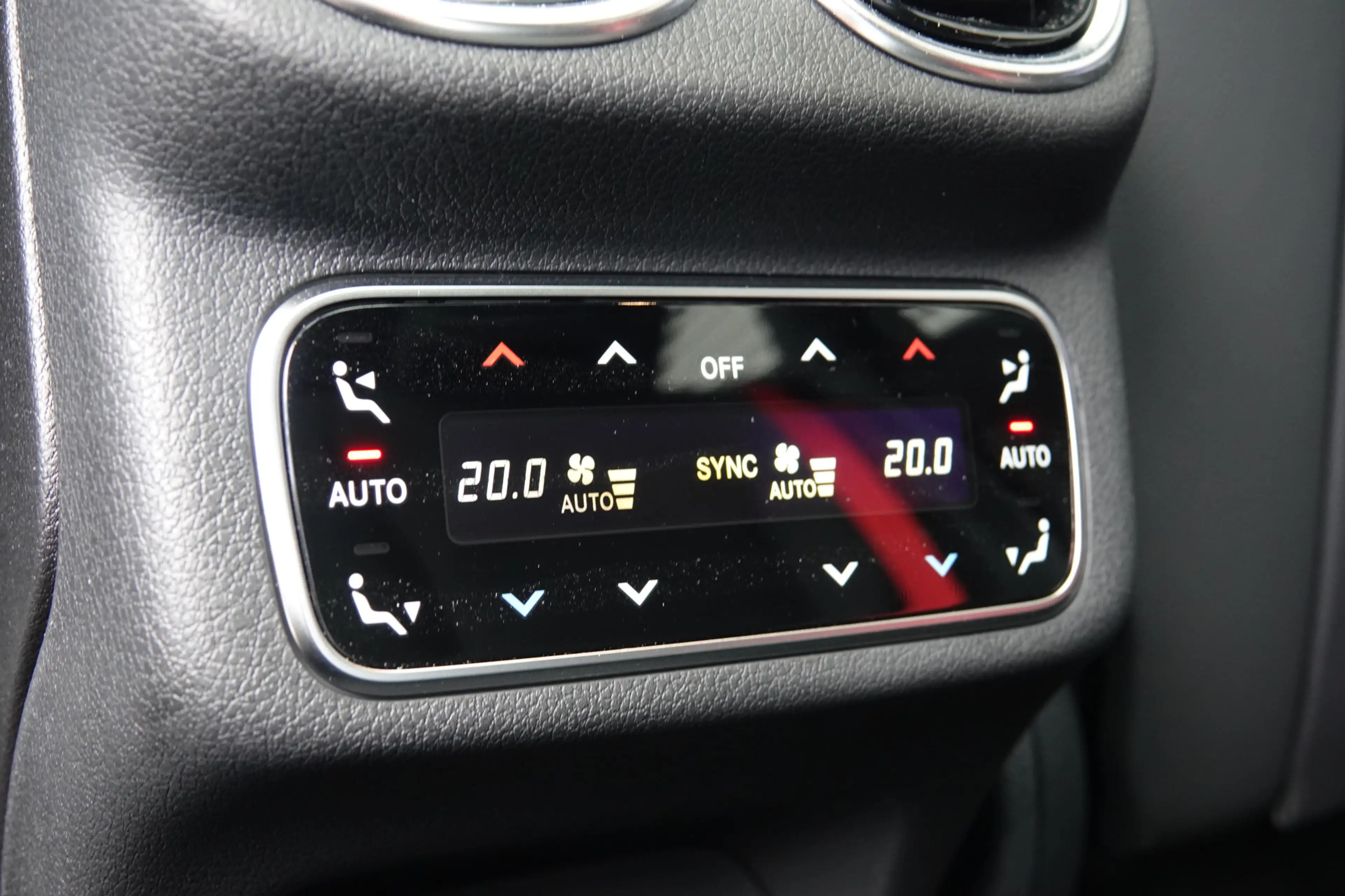 Mercedes-Benz GLC 300 300e 4MATIC AMG Line | Panodak | Night | Burmester — photo 14