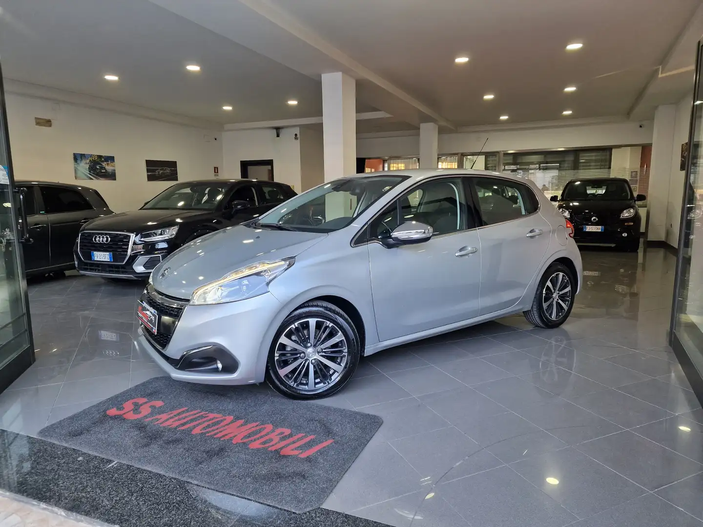 Peugeot 208 208 5p 1.6 bluehdi Allure 75cv Grigio - 1