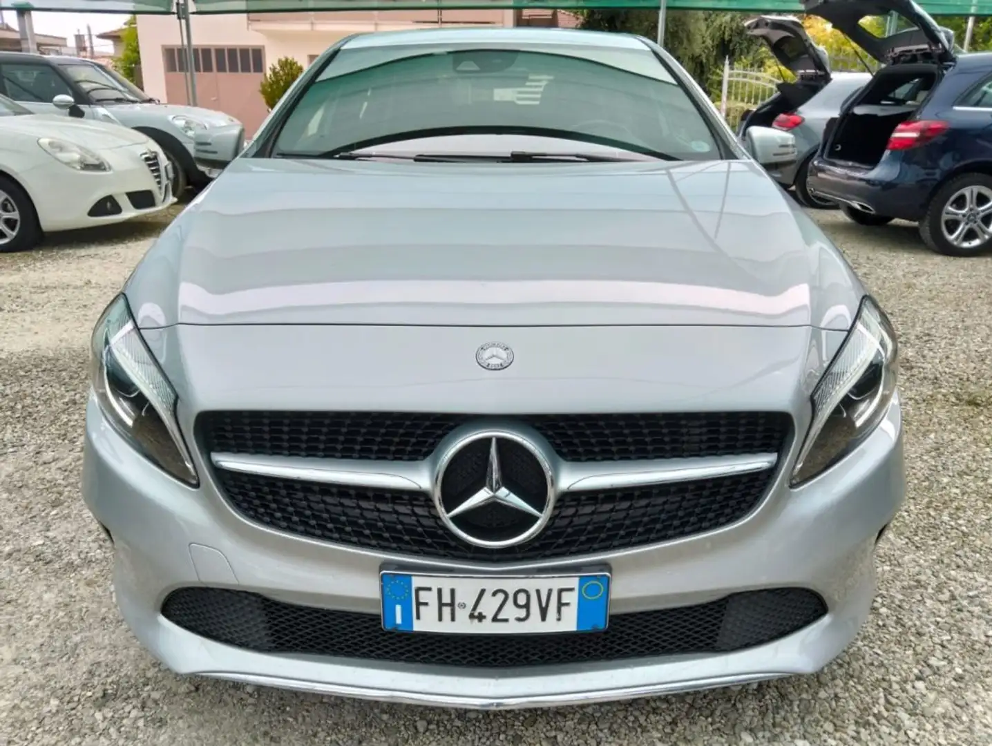 Mercedes-Benz A 180 d Automatic Sport Next Stříbrná - 2