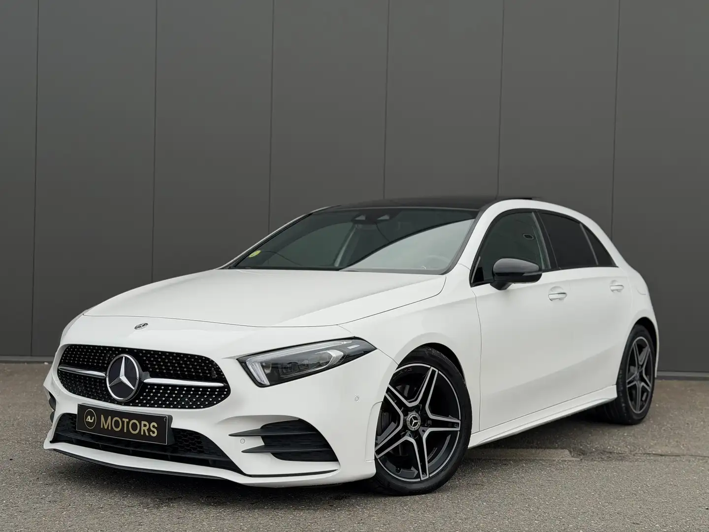 Mercedes-Benz A 180 d 116cv - Boite Auto. - Pack AMG - Toit ouvrant Blanc - 1