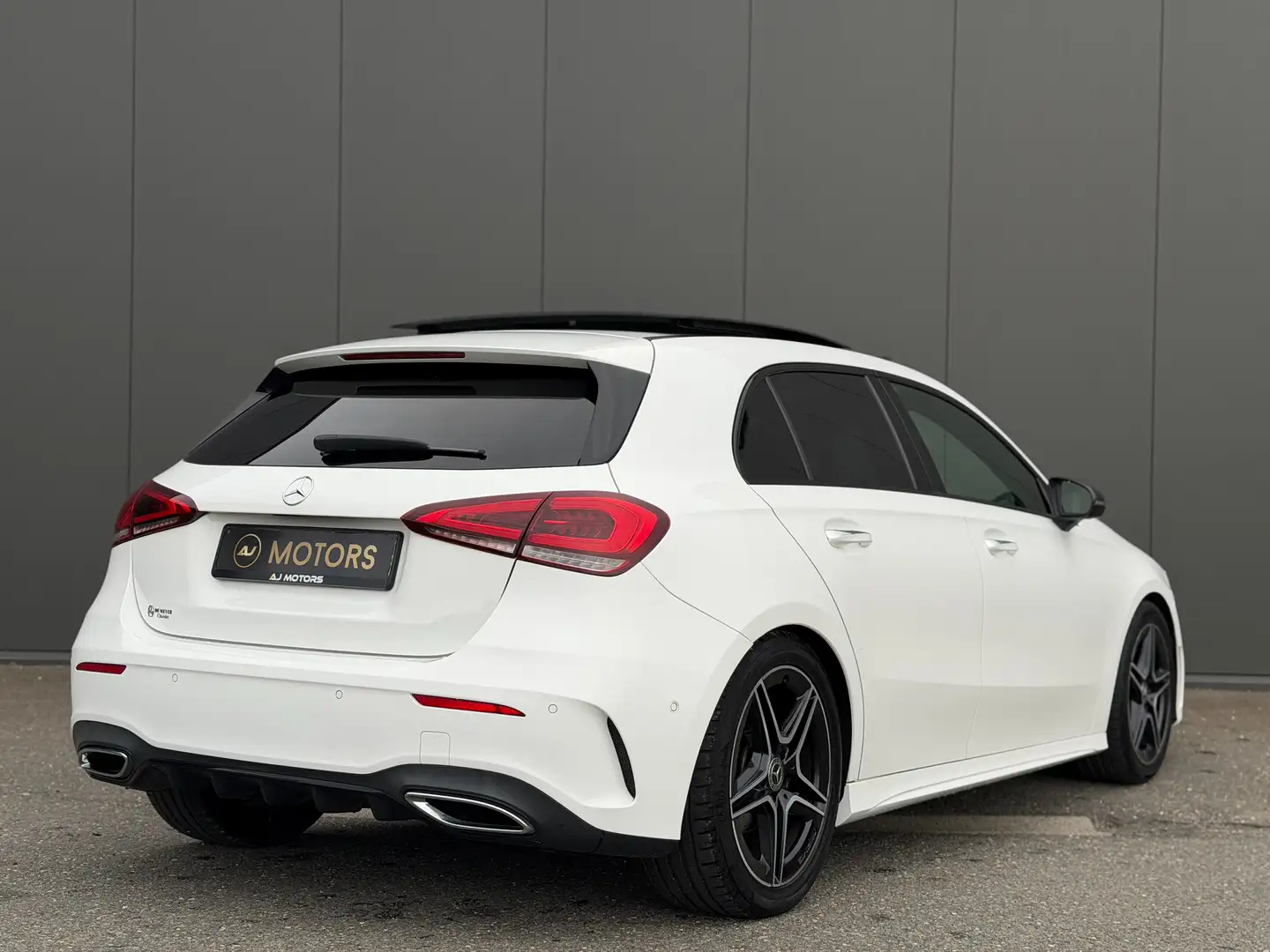 Mercedes-Benz A 180 d 116cv - Boite Auto. - Pack AMG - Toit ouvrant Blanc - 2