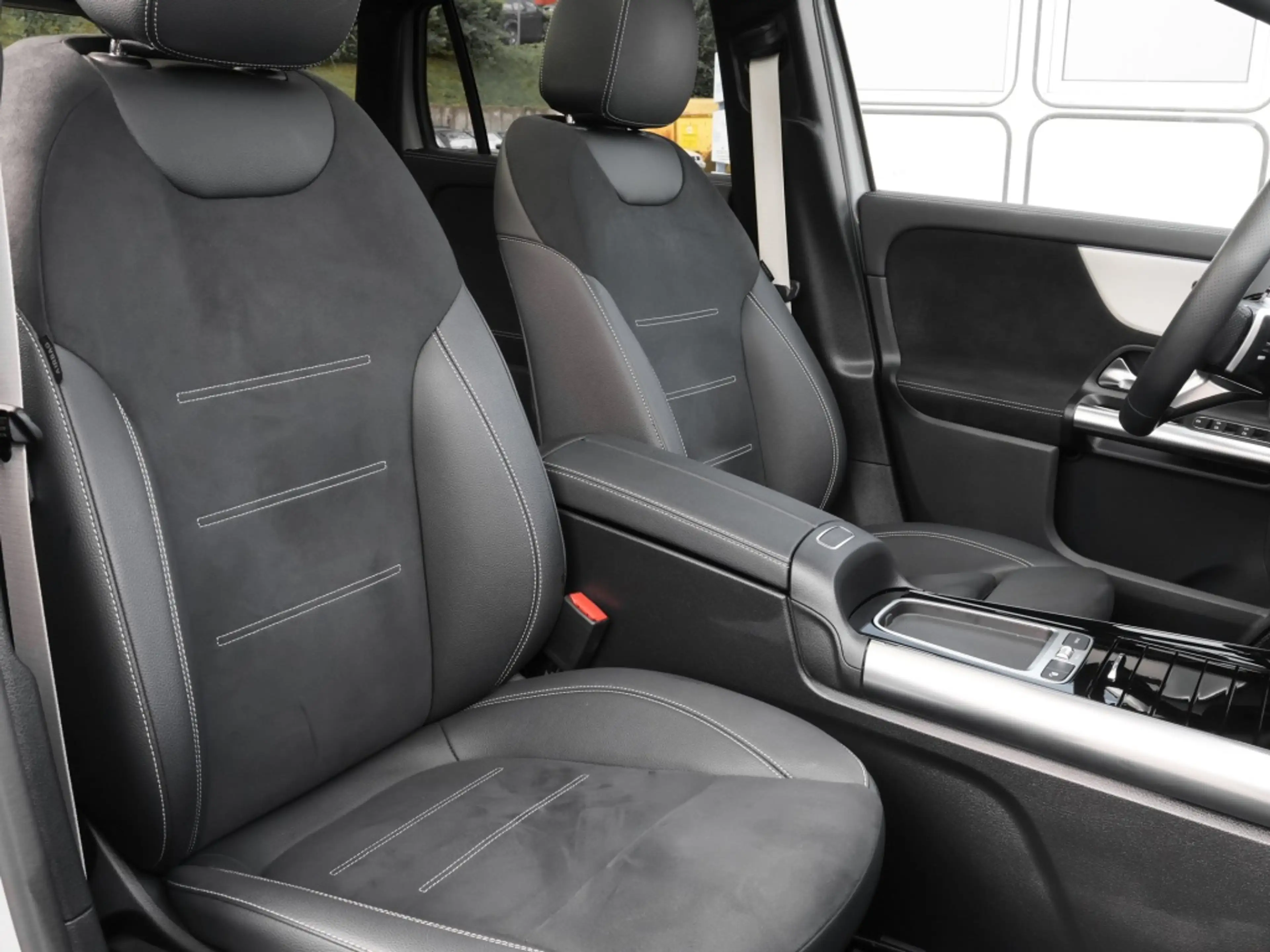 Mercedes-Benz GLA 220 d 4MATIC AMG-Sport+Pano+Distr+MLB+Night — photo 7