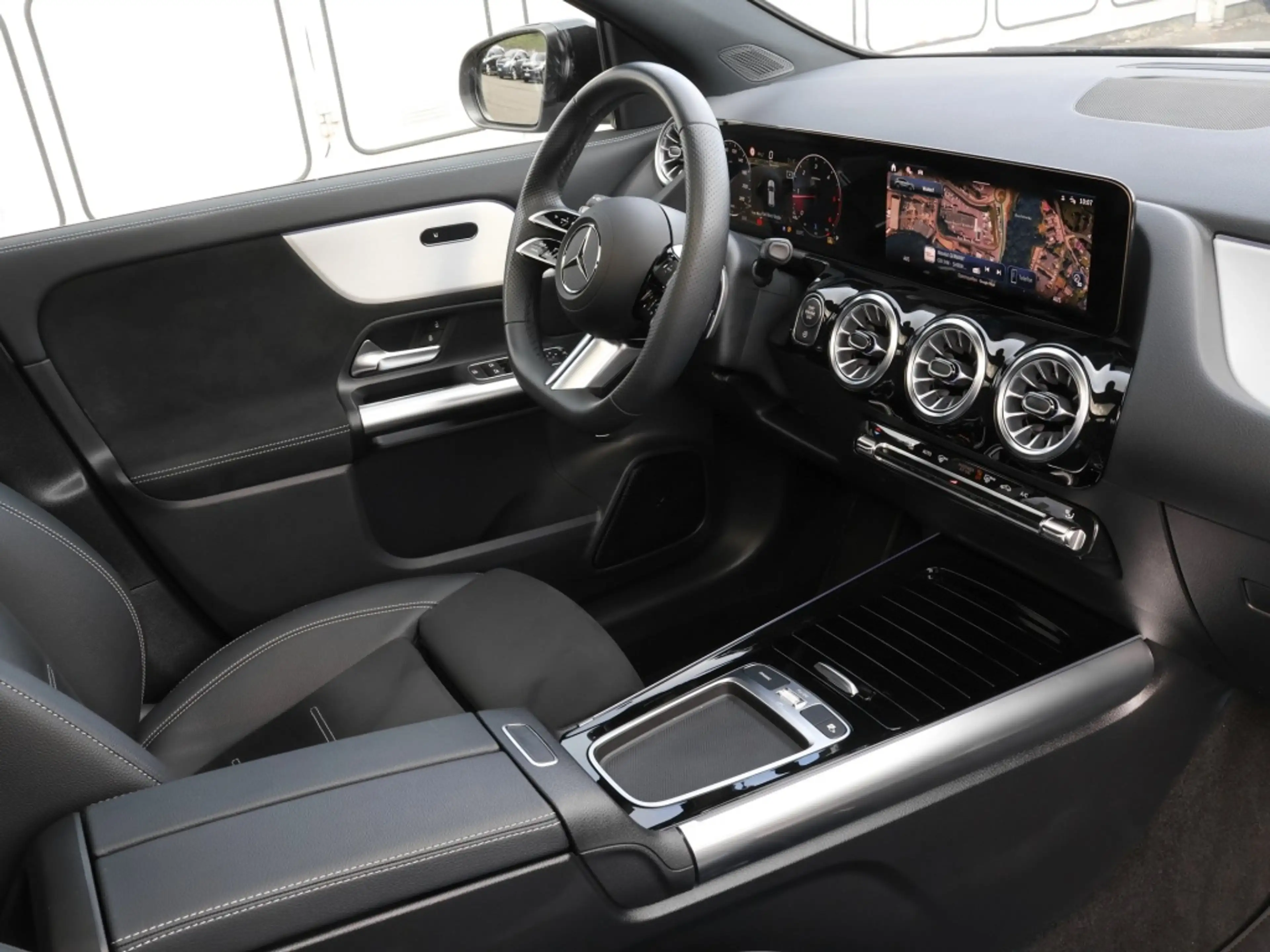 Mercedes-Benz GLA 220 d 4MATIC AMG-Sport+Pano+Distr+MLB+Night — photo 4